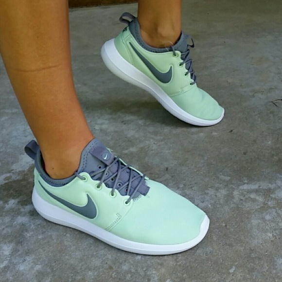 nike womens shoes mint green